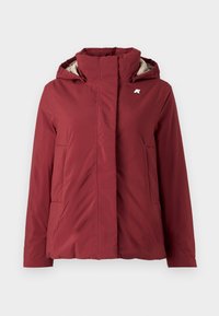 Rote isolierte Jacke mit hohem Kragen und Kapuze, ausgestattet mit einem Frontreißverschluss und Seitentaschen. Weiche beigefarbene Innenausstattung und Logoakzent.