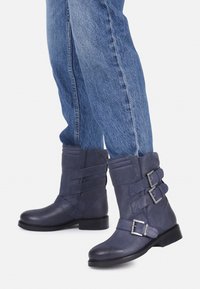NEW TOUGH - Cowboy/biker ankle boot - winter blue
