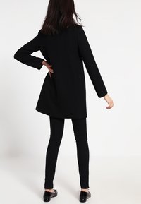 Sisley Kort kappa / rock - black