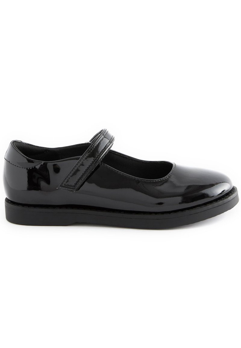 Zapato Mary Jane de charol negro con punta redondeada, una única correa en el empeine y suela plana de goma. Textura suave, acabado brillante.