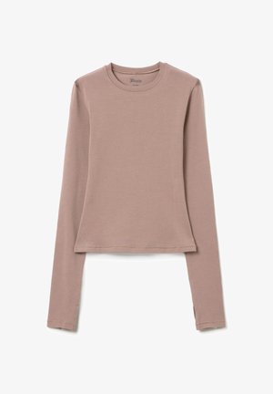 Top de manga larga, de color marrón claro, hecho de tela suave. Presenta un cuello redondo y un diseño cropped con un dobladillo recto y mangas ajustadas.