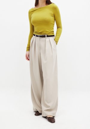 Long sleeved top - green