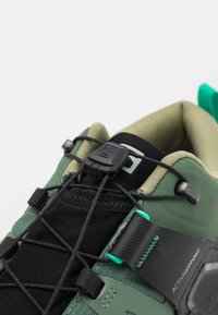 Salomon X ULTRA 4 GORE TEX W - Sapatos de caminhada - duck green/black/mint leaf