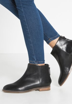 Ankle boot
