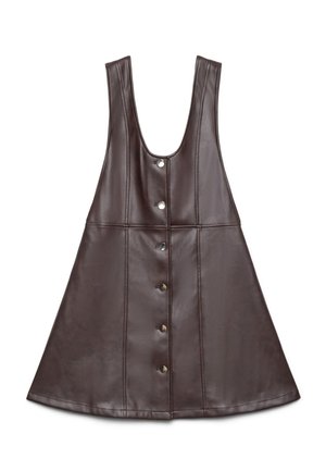 Vestito senza maniche in ecopelle marrone scuro con bottoni argentati frontali e dettagli di cuciture visibili, svasato in fondo.