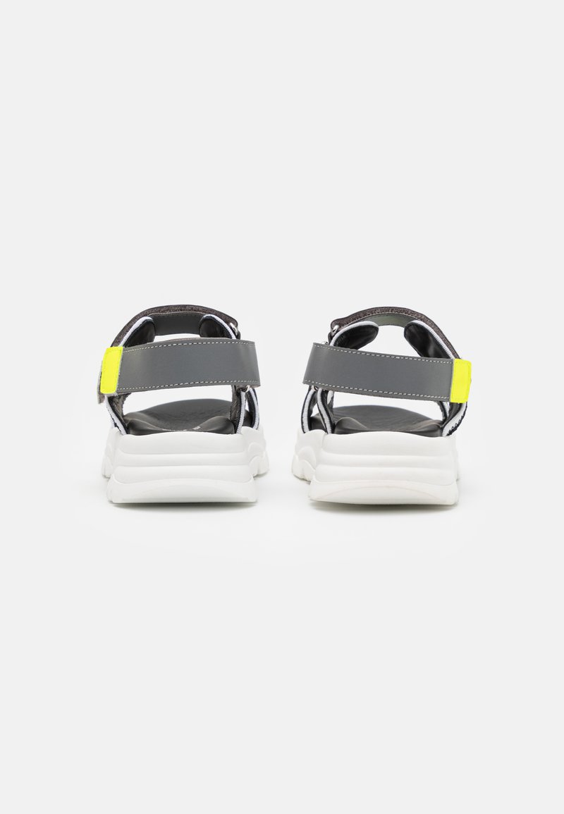 Kinder Bekleidung | N°21 Riemensandalette grey/grau - RB02710 Kinder Bekleidung | N°21 Riemensandalette grey/grau - RB02710