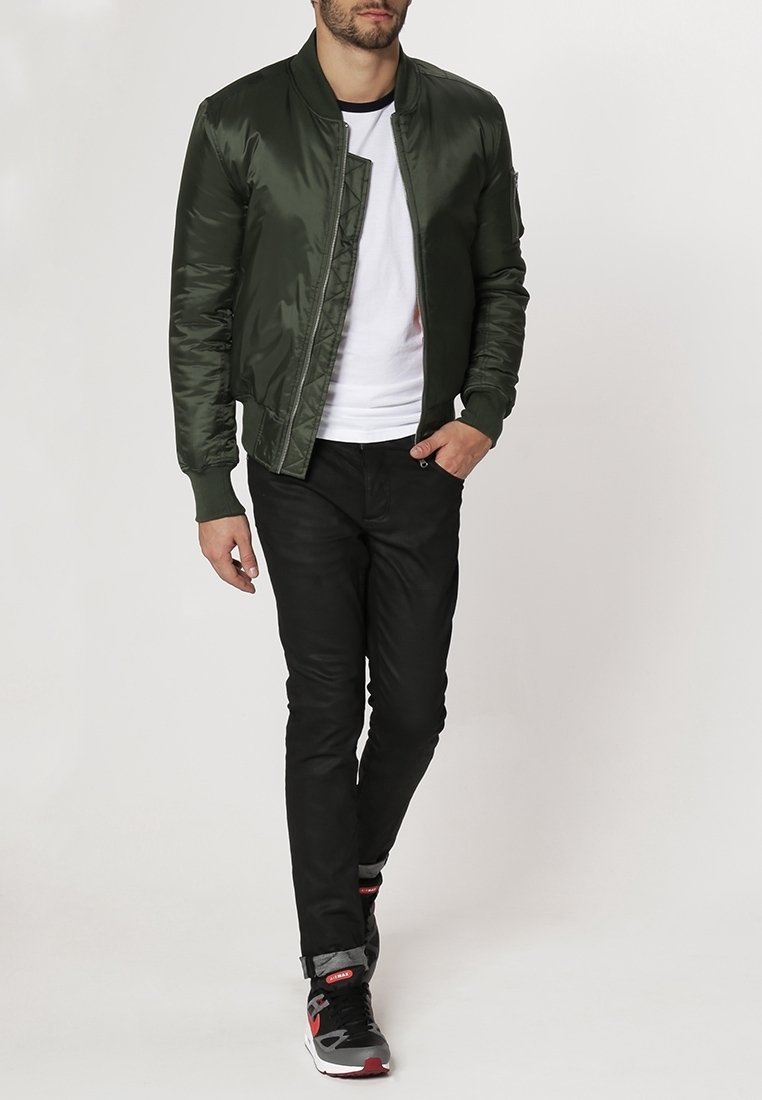 Urban Classics Bomberjacka - olive