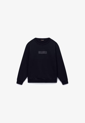 Črna majica z dolgimi rokavi in zaobljenim vratnim izrezom, z rebrastimi manšetami in spodnjim robom, z nežno pravokotno logotipno zasivko na prsih.