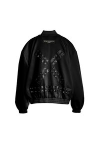 Chaqueta bomber negra con un tejido texturizado, grandes patrones decorativos de ojetes, puños acanalados y una cintura elástica.