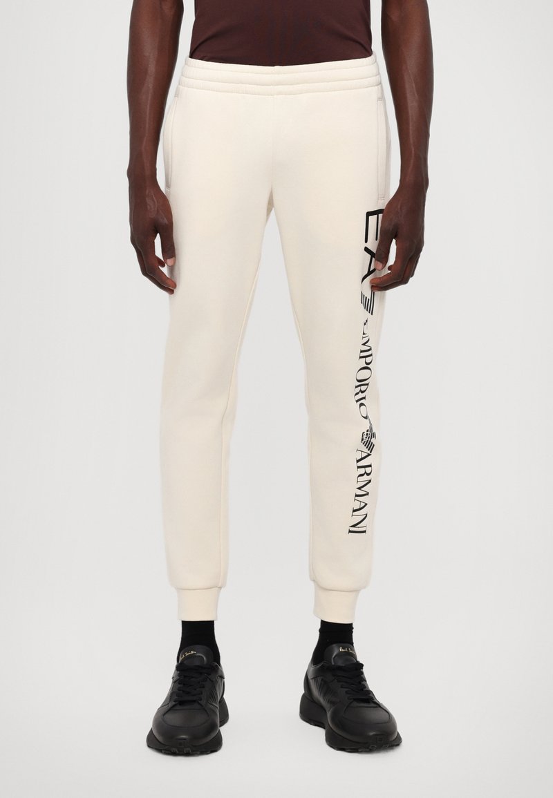 EA7 Emporio Armani PANTALONI - Tepláky - whitecap gray
