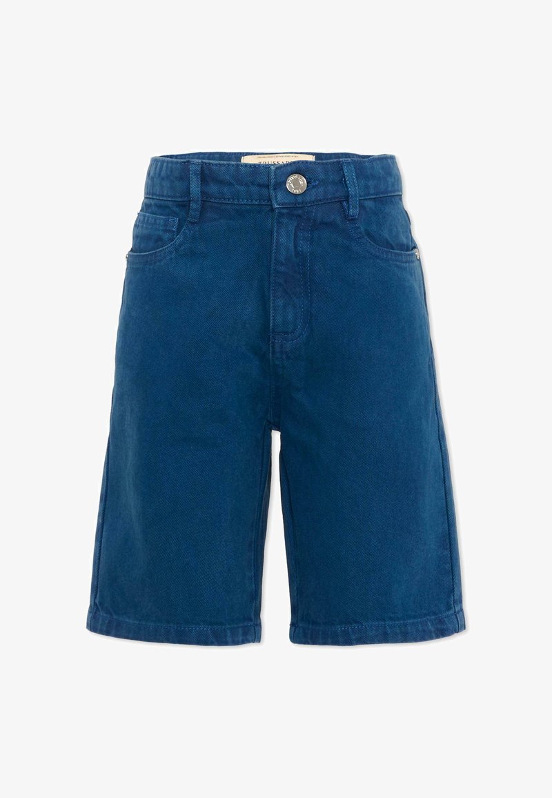 Short en denim bleu longueur genou avec bouton devant, passants de ceinture et poches avant, présenté sur fond blanc.