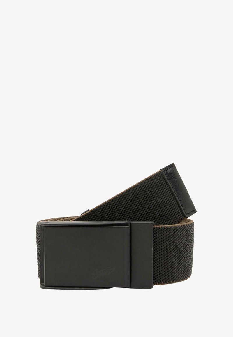 Schwarzer, strukturiertes Stoffgürtel, aufgerollt mit einer matt-schwarzen rechteckigen Metallschnalle.