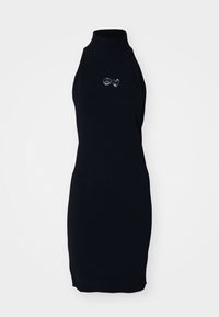 Robe noire sans manches avec un col montant en faux, fabriquée en tissu extensible. Caractéristiques d'un logo de signe de paix et de cœur brodé sur la poitrine.