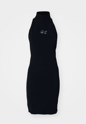 Czarna sukienka bez rękawów z wysokim kołnierzykiem, wykonana z elastycznego materiału. Posiada haftowany na piersi symbol pokoju oraz serce.