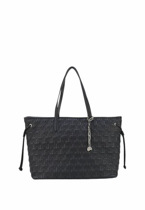 Borsa a tote nera con motivo in rilievo, due manici e dettaglio decorativo in catena con charm metallico. Texture liscia, forma strutturata.