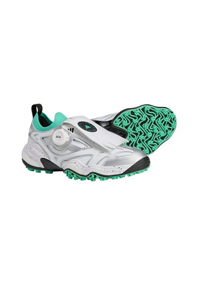 Zapatillas deportivas blancas con suela negra texturizada y acentos verdes. Con un diseño elegante, sistema de cierre BOA y parte superior de malla transpirable.