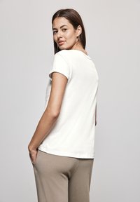 Thumbnail Image 3