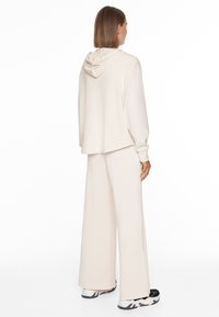 OYSHO SOFT-TOUCH WITH ZIP - Melegítőfelső - beige