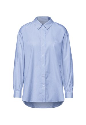 Camisa de botón azul claro con un patrón de rayas verticales, mangas largas con puños abotonados y cuello clásico.