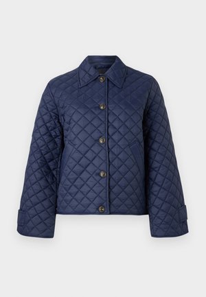 Veste matelassée bleu marine avec un col, huit boutons sur le devant, et des manches larges, présentée sur un fond blanc simple.