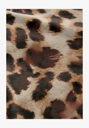 Tkanina sa uzorkom leoparda s velikim crnim i smeškim mrljama na bež pozadini. Teksturirana površina sa glatkom završnom obradom.