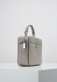 MICHAEL Michael Kors Bandolera - grey