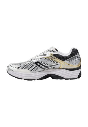 Scarpa da corsa con tomaia in mesh bianco e argento, dettagli neri e dorati, suola ammortizzata e particolari testurizzati per la traspirabilità.