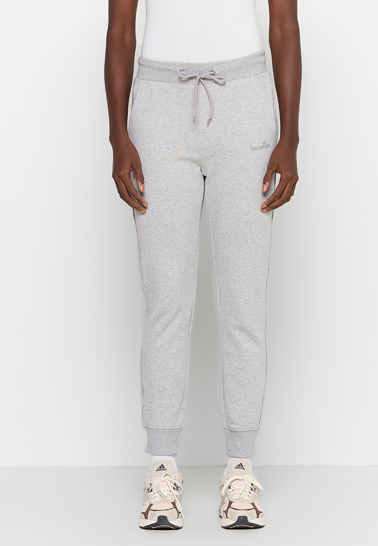 Pantaloni de trening