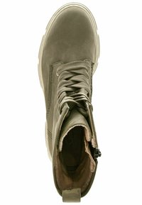 Stivaletto in suede grigio con design lacci, colletto imbottito e zip laterale. Suola in gomma con bordo testurizzato, interno foderato in morbido tessuto.