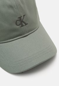 Calvin Klein Jeans MONOGRAM BASEBALL  - Sapka - meteor green