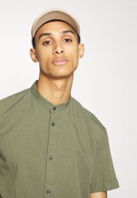 DRYKORN TIJAN - Camisa - green