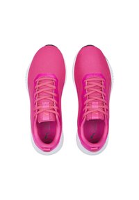 Scarpe da ginnastica rosa con parte superiore in rete, punta rotonda e suola in gomma bianca. Presentano lacci rosa e un branding discreto sulla linguetta e sul lato.