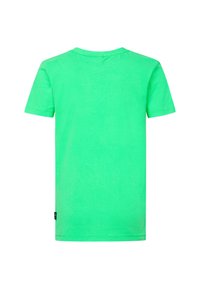 Groen T-shirt met korte mouwen, gemaakt van zacht katoen. Heeft een ronde hals en een rechte snit. Bevat een klein logo-label aan de zijkant.