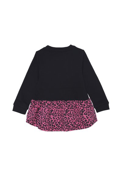 Top lungo nero a maniche con gonna plissettata a stampa leopardata rosa. Caratterizzato da un colletto rotondo e polsini a coste. Materiale in morbido cotone misto.