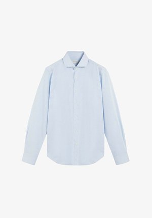 Lichtblauwe heren button-up shirt met dunne witte verticale strepen, lange mouwen en een omgeslagen kraag.