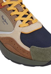 Pepe Jeans Tenisice - mud brown