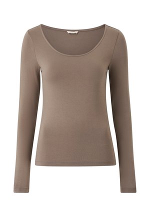 Maglietta a maniche lunghe di colore marrone chiaro, con scollatura a cuore e design aderente e morbido realizzato in tessuto elastico.