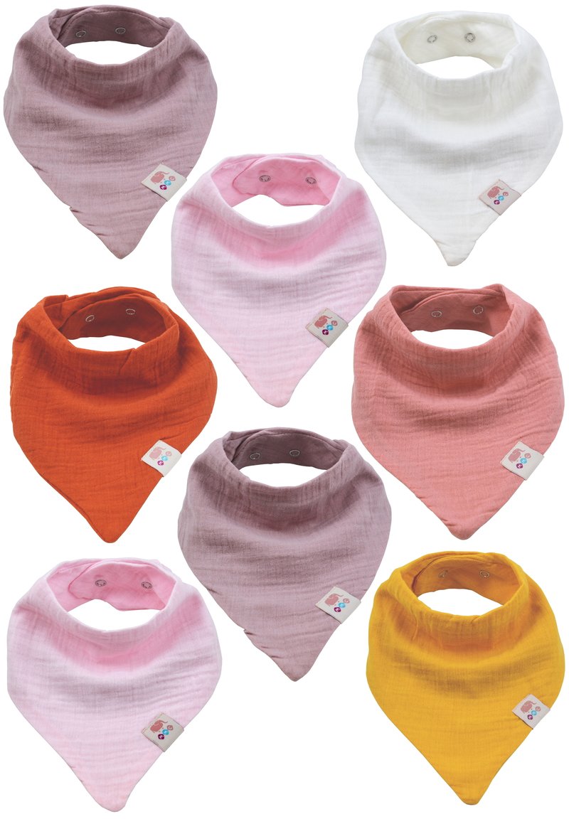 Neuf bavoirs en coton bandana dans des teintes douces : rose, blanc, orange, violet et jaune. Chacun d'eux dispose d'une fermeture à pression et d'une petite étiquette de logo.