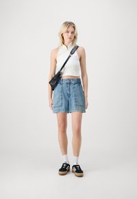 GAP EASY UTILITY ROBERTA - Pantaloni scurți din denim - dark wash