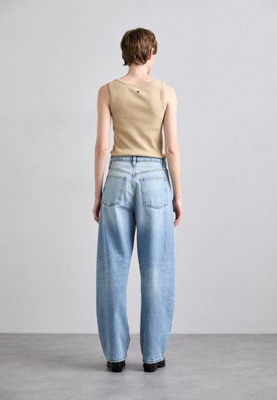 FRAME LONG BARREL - Relaxed fit jeans - light-blue