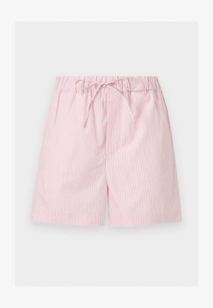 Lyserosa shorts med tynne vertikale røde striper og elastisk midjebånd med snor foran i midten.
