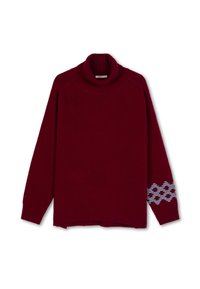 Bordeaux gebreide trui met een geribbelde turtleneck, raglanmouwen en een geometrisch patroonaccent in lichtblauw op één mouw.