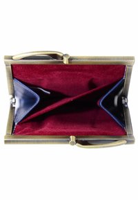 Metallverschlussgeldbörse mit Messingrahmen, mit rotem Samtfutter und navyblauen Lederfächern, die ein unterteiltes Innendesign präsentieren.
