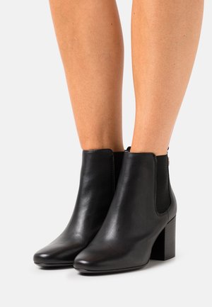 Tommy Hilfiger Botines bajos - black