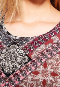 Vero Moda Denní šaty - dark red