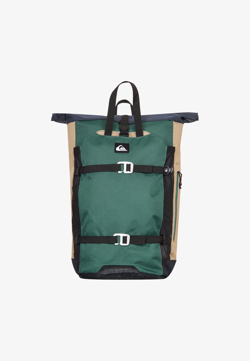 Groene roll-top rugzak met zwarte accenten, voorzien van twee verstelbare banden, een zijrits zak en duurzame stof. Inclusief een bovenhandvat.