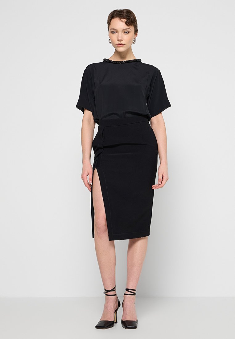 N°21 Vestido informal negro