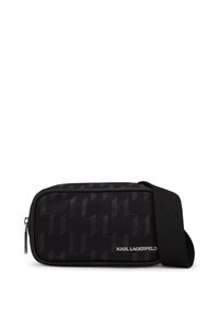 Sacca nera con zip, caratterizzata da un motivo geometrico testurizzato. Realizzata in materiale sintetico liscio e dotata di una tracolla in tessuto regolabile. Logo di Karl Lagerfeld in evidenza.