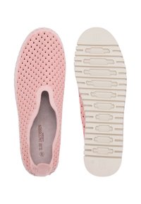 Rosa Slipper mit strukturiertem, gewelltem Muster auf dem Obermaterial und einer weißen Gummisohle mit geriffeltem Detail.