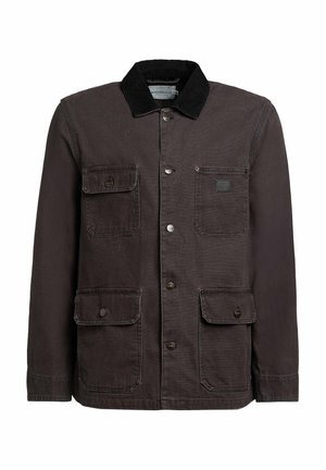 Tamno smeđa jakna s crnim ovratnikom od korduroja, prednjim kopčanjem na gumbe i četiri prednja džepa, od kojih su dva s preklopnim poklopcima na gumbe.